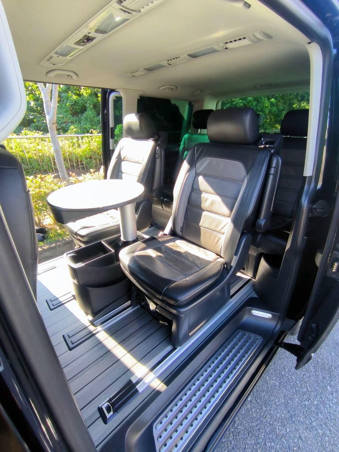 福斯頂級商旅T6.1 Multivan Highine版199匹馬力2.0柴油7速自手排短軸7人座  第5張相片