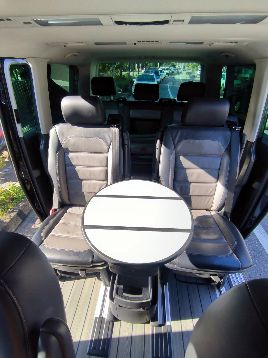 福斯頂級商旅T6.1 Multivan Highine版199匹馬力2.0柴油7速自手排短軸7人座  第6張相片