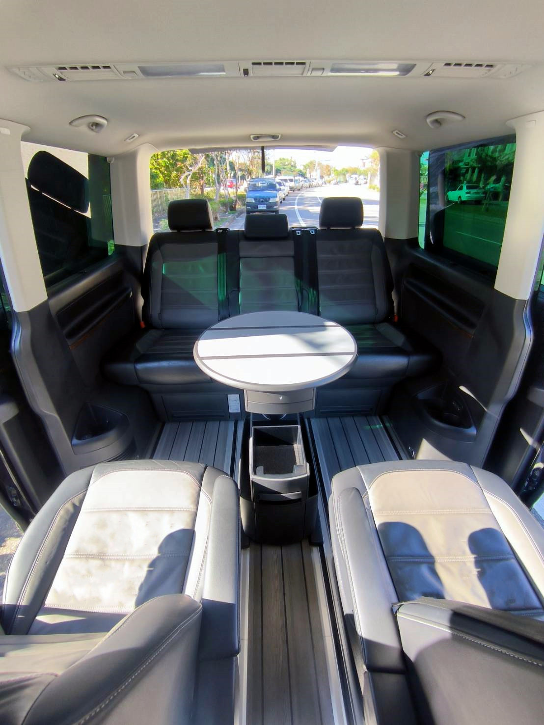 福斯頂級商旅T6.1 Multivan Highine版199匹馬力2.0柴油7速自手排短軸7人座  第8張相片