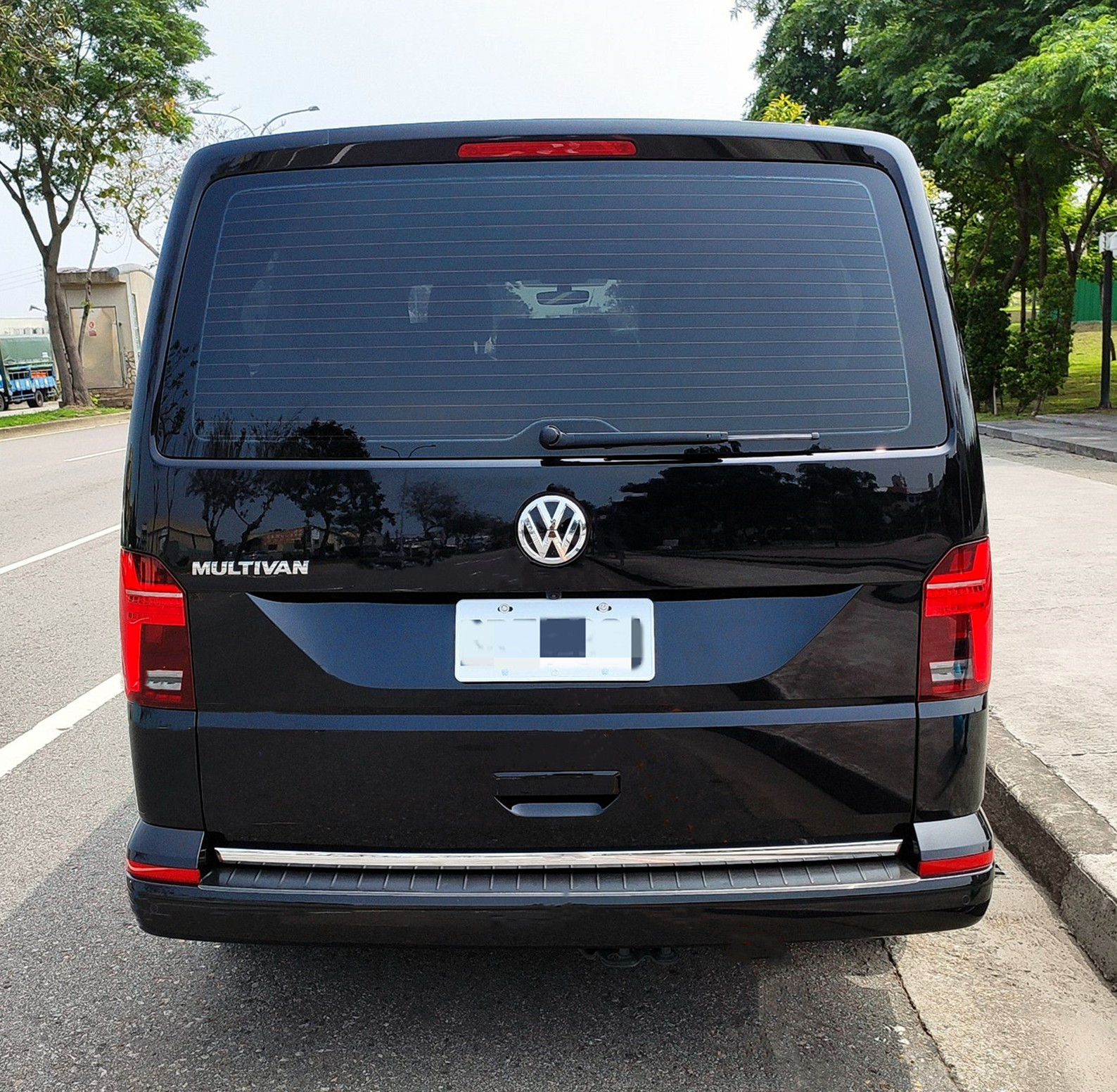 福斯頂級商旅T6.1 Multivan Highine版199匹馬力2.0柴油7速自手排短軸7人座  第10張相片