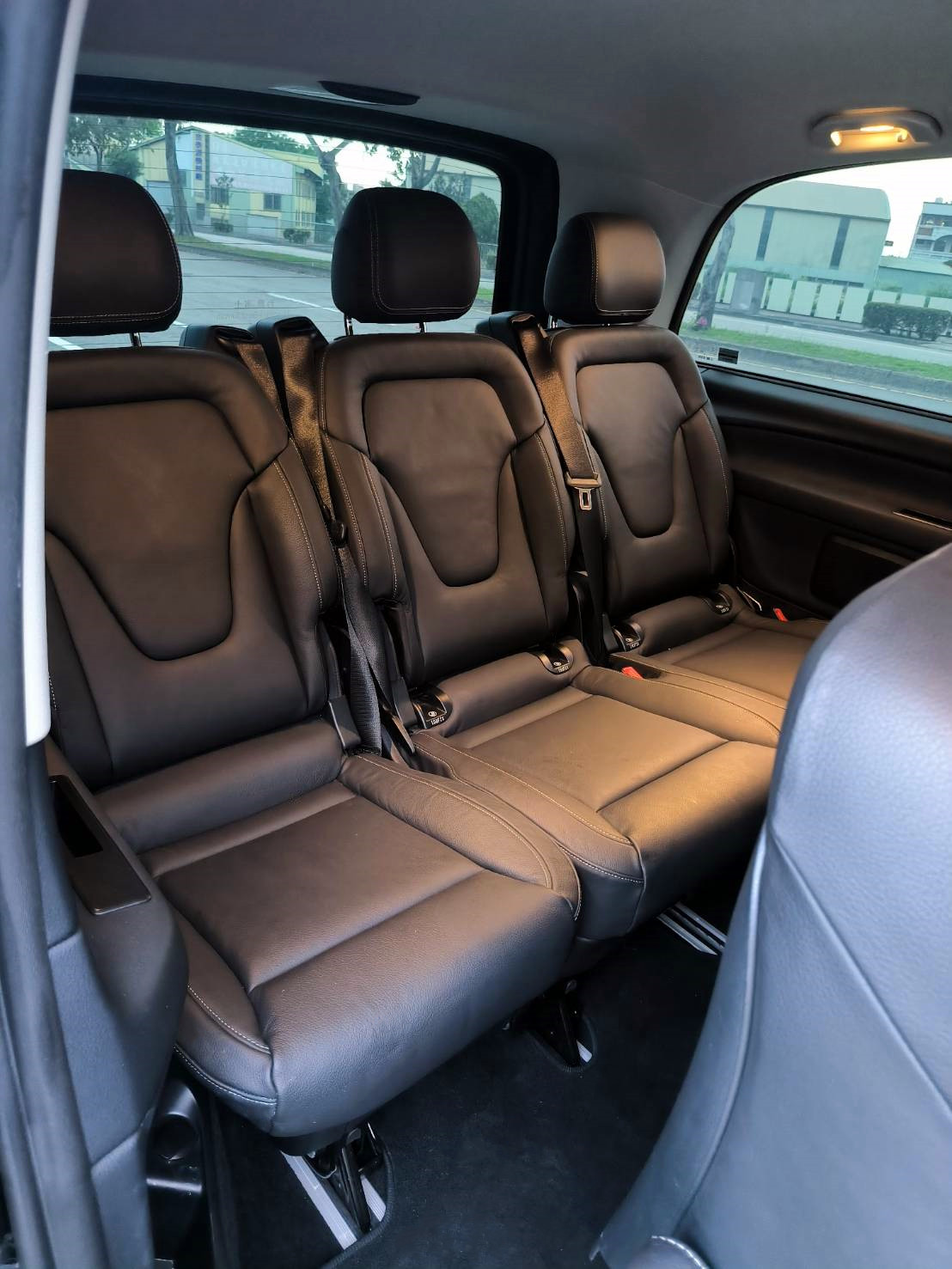 賓士V220D 新款9速自手排7人座 總代理 雙電動門 電尾門 認證車  第6張相片