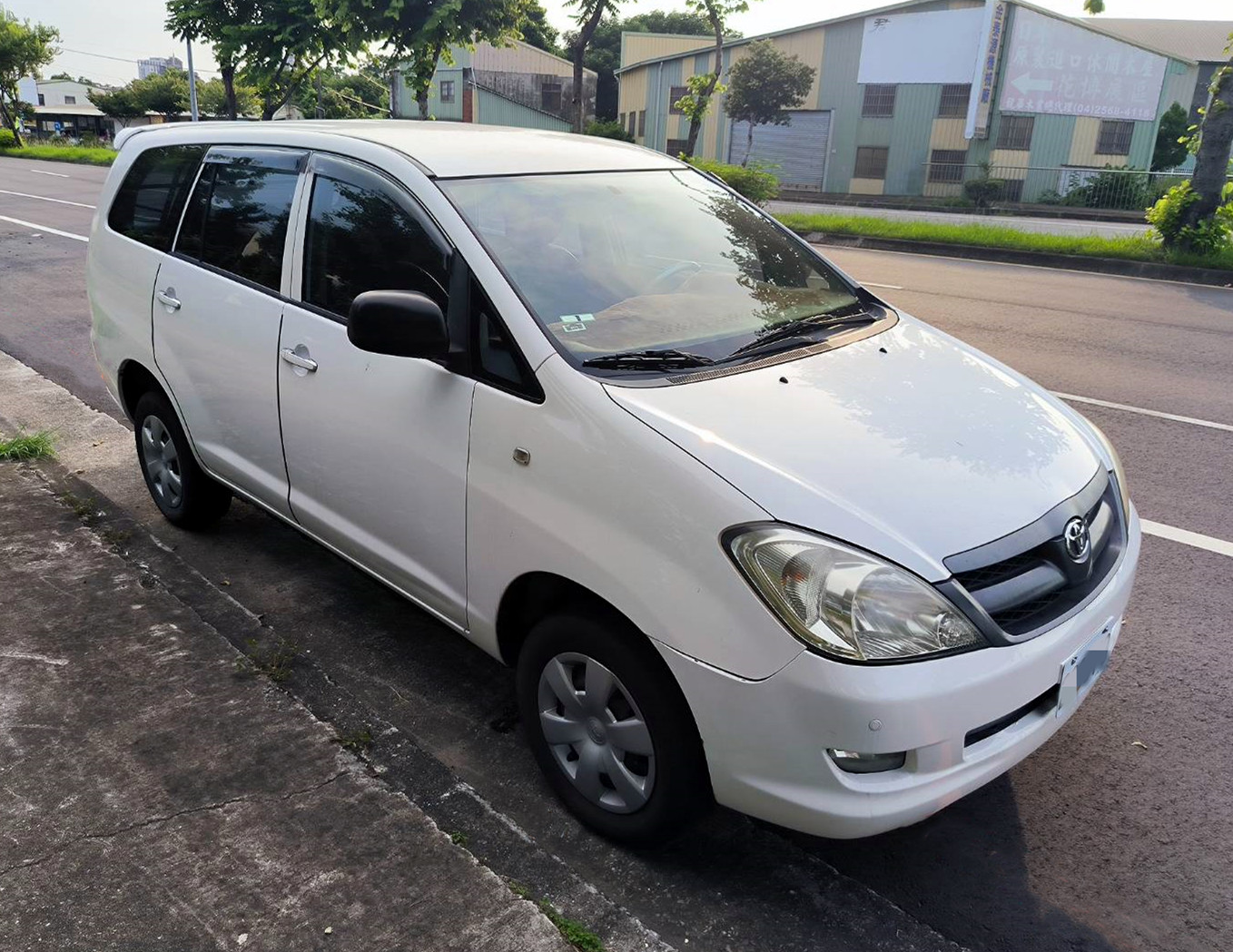 Toyota Innova E版2.0自排 大空間客貨兩用  少跑哩程保證無待修  第3張相片