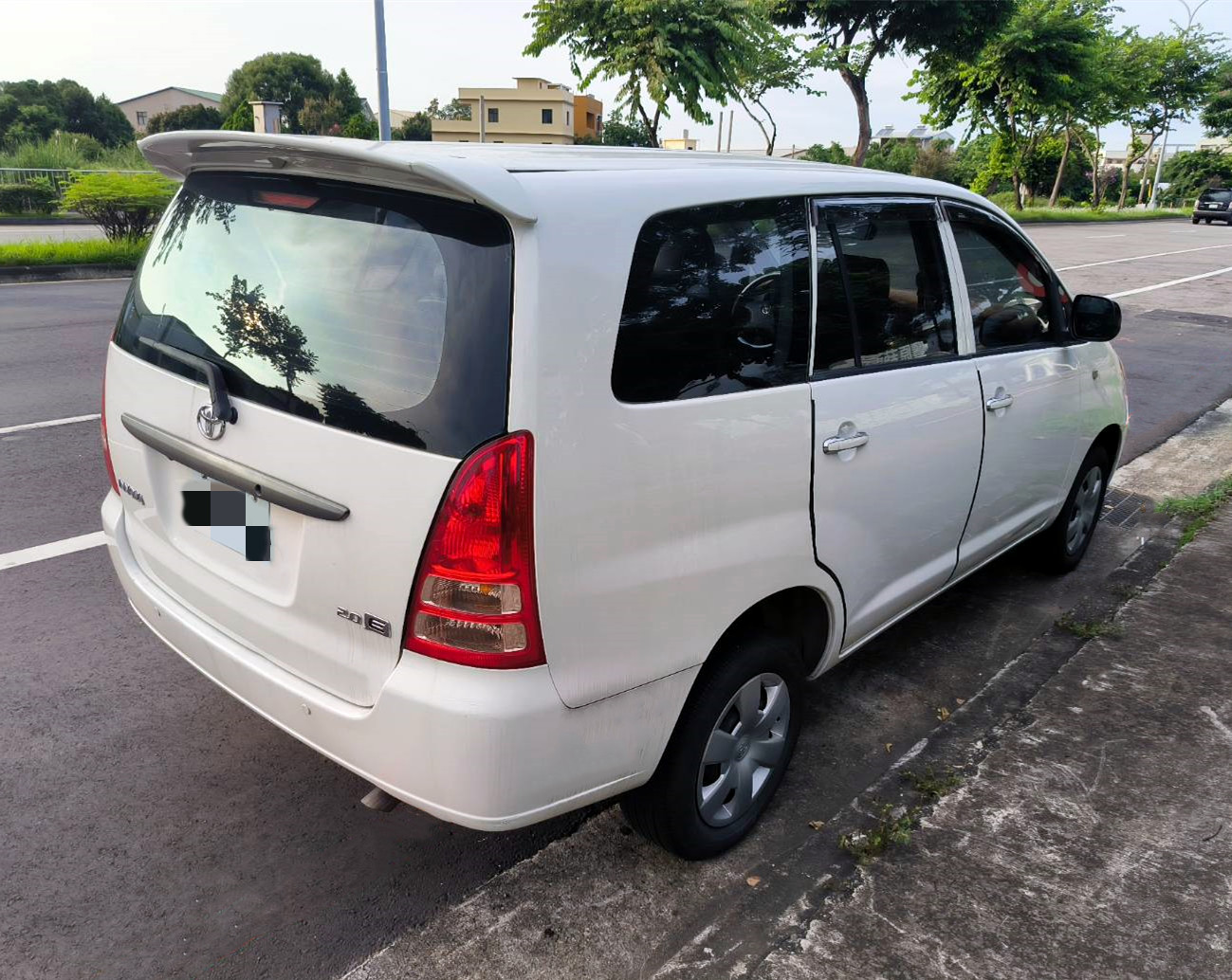 Toyota Innova E版2.0自排 大空間客貨兩用  少跑哩程保證無待修  第9張相片