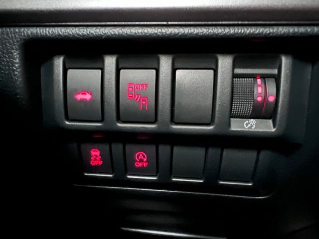 一步到位的超讚房車！原廠保養～僅跑5萬多～4WD 盲點偵測 高雄二手車推薦模範店：三力汽車  第11張相片