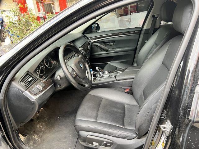528i 2.0升新引擎 小改款 原鈑件認證車 內外氣氛美 性價比第一名  第2張相片