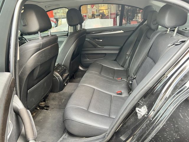 528i 2.0升新引擎 小改款 原鈑件認證車 內外氣氛美 性價比第一名  第3張相片
