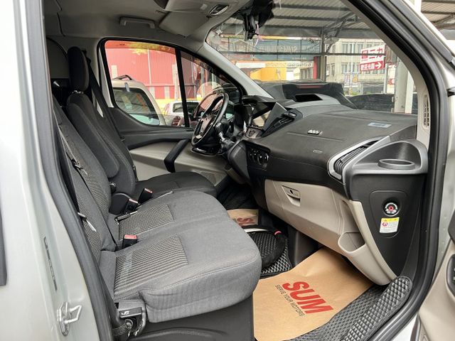 手排九人座＆露營車床模式 360環景 300安培鋰鐵電池+駐車冷氣 正時皮帶更新 保養極優 商務+休閒  第7張相片