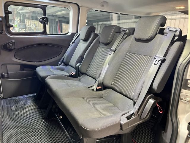 手排九人座＆露營車床模式 360環景 300安培鋰鐵電池+駐車冷氣 正時皮帶更新 保養極優 商務+休閒  第8張相片