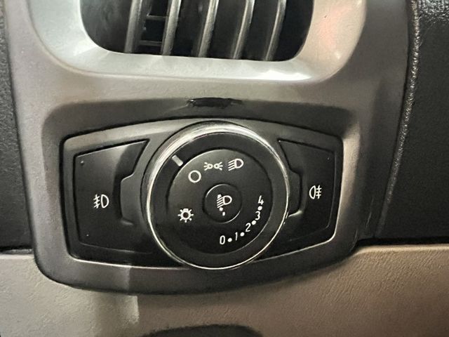 手排九人座＆露營車床模式 360環景 300安培鋰鐵電池+駐車冷氣 正時皮帶更新 保養極優 商務+休閒  第12張相片