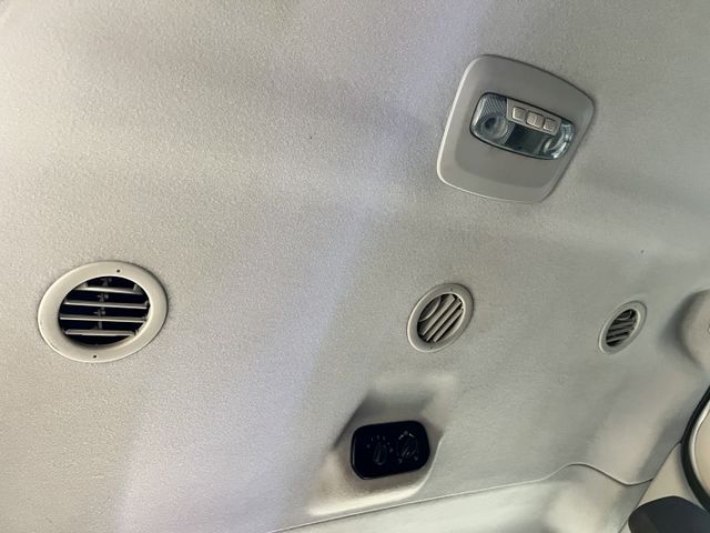 手排九人座＆露營車床模式 360環景 300安培鋰鐵電池+駐車冷氣 正時皮帶更新 保養極優 商務+休閒  第14張相片