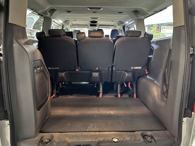 手排九人座＆露營車床模式 360環景 300安培鋰鐵電池+駐車冷氣 正時皮帶更新 保養極優 商務+休閒  第15張相片