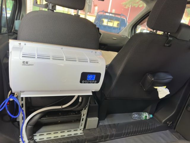 手排九人座＆露營車床模式 360環景 300安培鋰鐵電池+駐車冷氣 正時皮帶更新 保養極優 商務+休閒  第18張相片