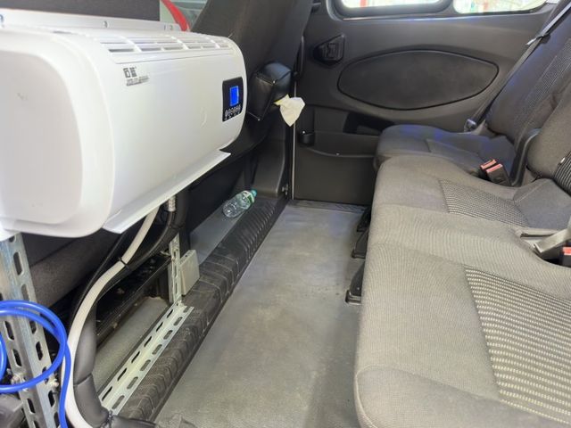 手排九人座＆露營車床模式 360環景 300安培鋰鐵電池+駐車冷氣 正時皮帶更新 保養極優 商務+休閒  第19張相片