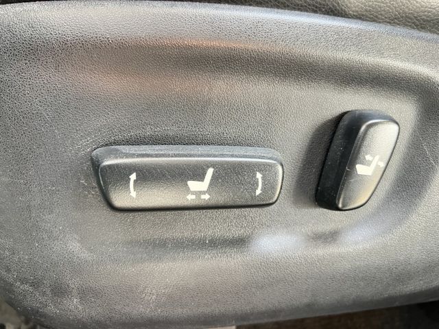 頂級原鈑 i-Key 定速 恆溫 電動座椅 影音 車況優 內裝美 實用休旅車  第13張相片