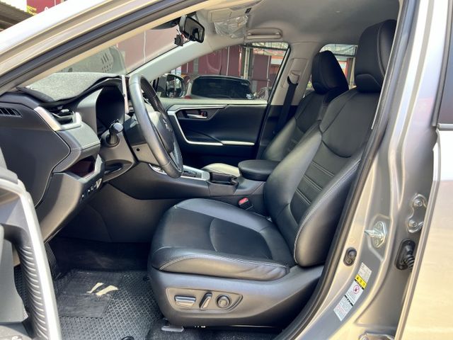 一手車 i-Key 電動尾門 盲點偵測 ACC 車道維持 電動記憶座椅 環景 原漆原鈑件  第4張相片