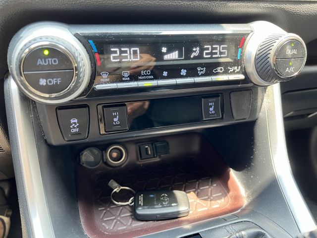 一手車 i-Key 電動尾門 盲點偵測 ACC 車道維持 電動記憶座椅 環景 原漆原鈑件  第10張相片