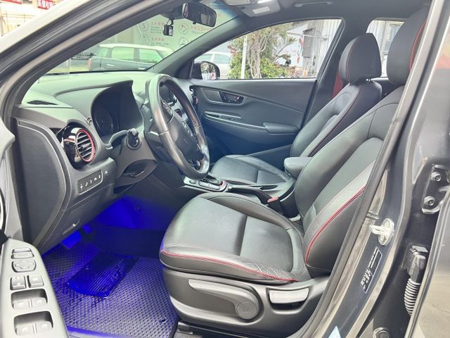 旗鑑99.8萬 雙色 4WD 自動剎停 盲點 車道置中 女用一手車  第6張相片