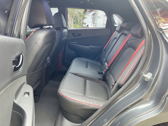 旗鑑99.8萬 雙色 4WD 自動剎停 盲點 車道置中 女用一手車  第7張相片