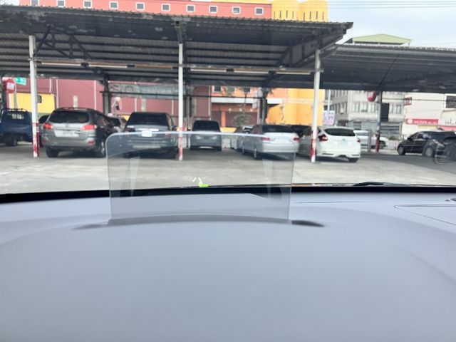 旗鑑99.8萬 雙色 4WD 自動剎停 盲點 車道置中 女用一手車  第17張相片