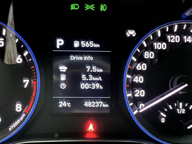 旗鑑99.8萬 雙色 4WD 自動剎停 盲點 車道置中 女用一手車  第18張相片