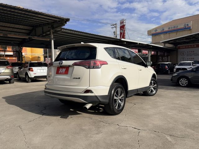 環景 9氣囊 循跡防滑 大空間家庭休旅車  第3張相片