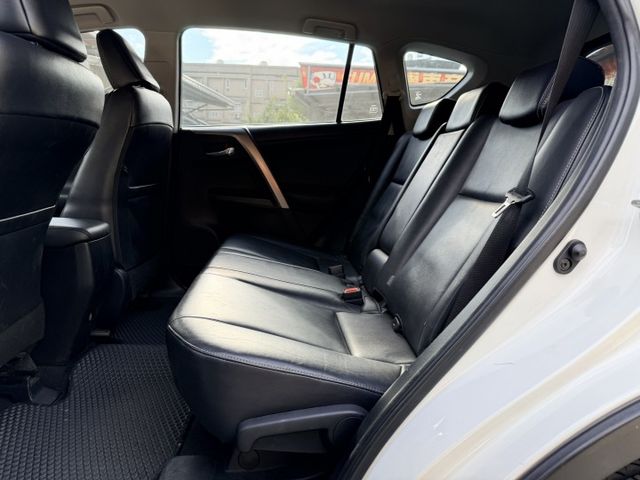 環景 9氣囊 循跡防滑 大空間家庭休旅車  第7張相片