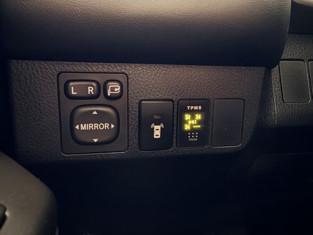 環景 9氣囊 循跡防滑 大空間家庭休旅車  第13張相片