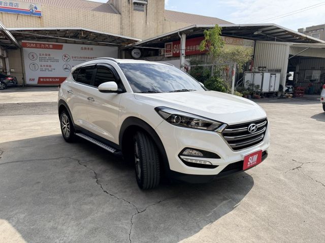 i-Key 後頭枕影音 電動座椅 配備豪華 實用性休旅車  第2張相片