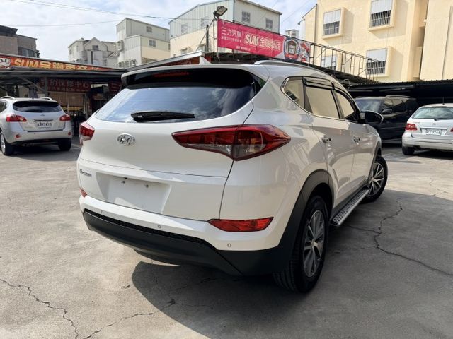 i-Key 後頭枕影音 電動座椅 配備豪華 實用性休旅車  第3張相片