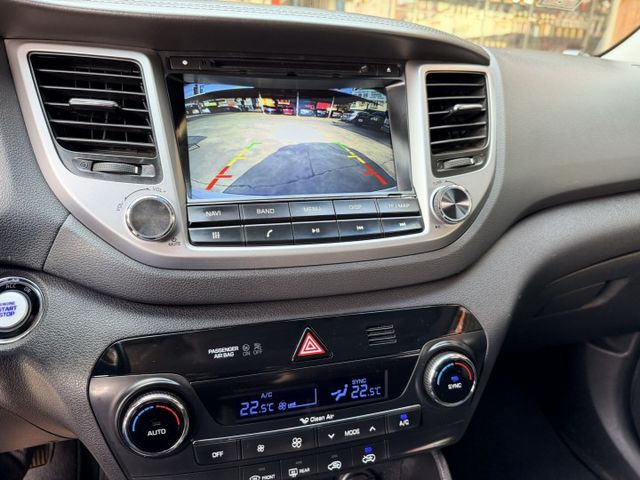 i-Key 後頭枕影音 電動座椅 配備豪華 實用性休旅車  第10張相片