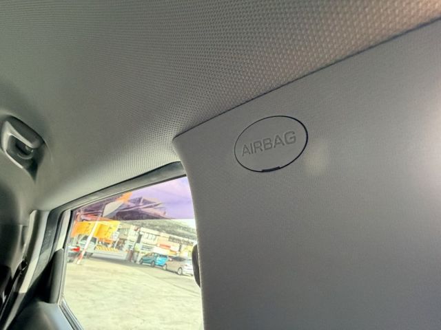 i-Key 後頭枕影音 電動座椅 配備豪華 實用性休旅車  第12張相片