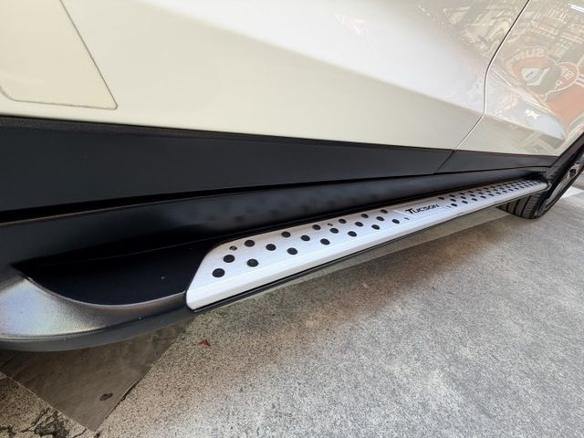 i-Key 後頭枕影音 電動座椅 配備豪華 實用性休旅車  第19張相片