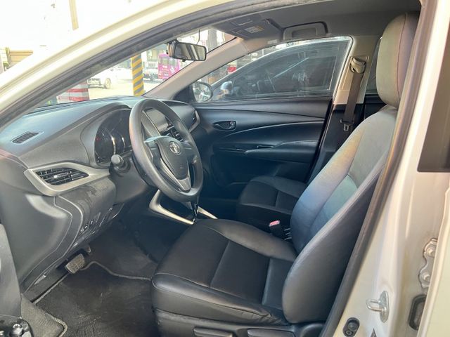 循跡防滑 感應頭燈 高cp值好車  第3張相片