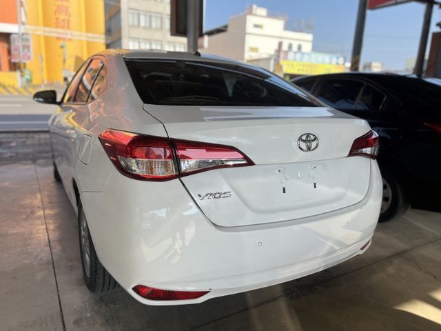 循跡防滑 感應頭燈 高cp值好車  第7張相片