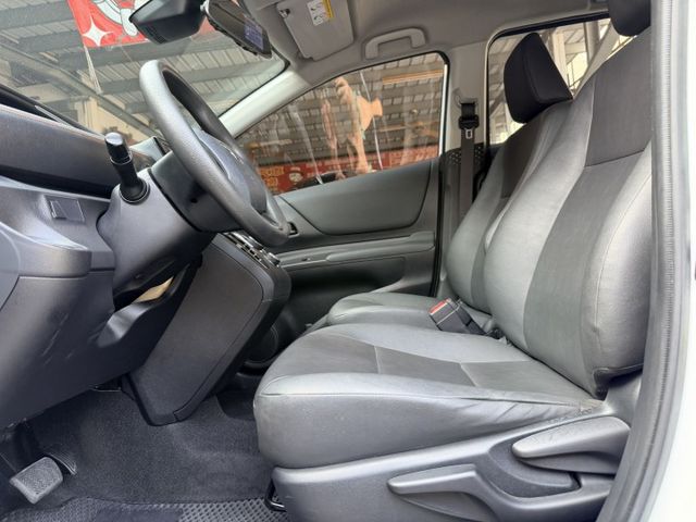 i-Key ISOFIX 倒車顯影 感應頭燈 大空間休旅車 家庭旅遊＆商用賺錢兩相宜  第7張相片