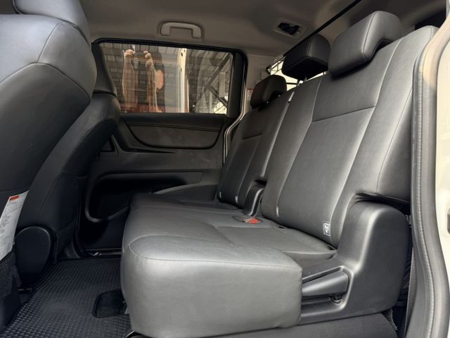 i-Key ISOFIX 倒車顯影 感應頭燈 大空間休旅車 家庭旅遊＆商用賺錢兩相宜  第8張相片