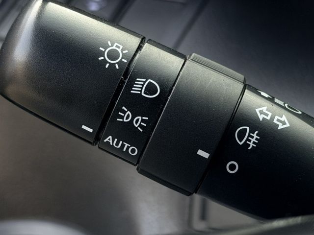 i-Key ISOFIX 倒車顯影 感應頭燈 大空間休旅車 家庭旅遊＆商用賺錢兩相宜  第12張相片