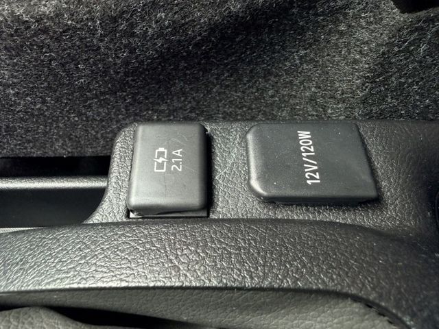 i-Key ISOFIX 倒車顯影 感應頭燈 大空間休旅車 家庭旅遊＆商用賺錢兩相宜  第14張相片