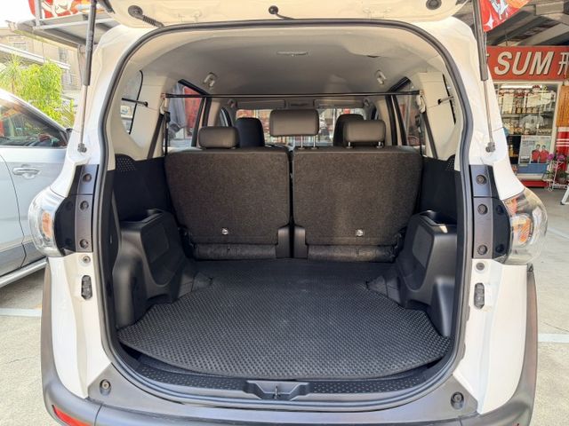 i-Key ISOFIX 倒車顯影 感應頭燈 大空間休旅車 家庭旅遊＆商用賺錢兩相宜  第17張相片