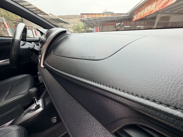 僅跑6萬8千多公里 女用車 內裝漂亮  第8張相片