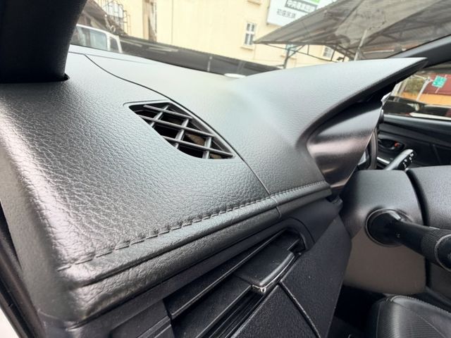 僅跑6萬8千多公里 女用車 內裝漂亮  第11張相片