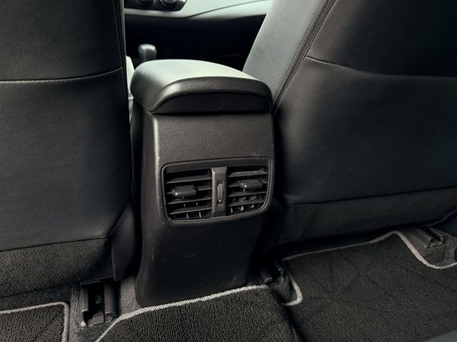 原鈑件 里程跑多 反應價格回饋 6氣囊 ESP ACC自動跟車 車道維持 倒車後視鏡自動調整  第8張相片