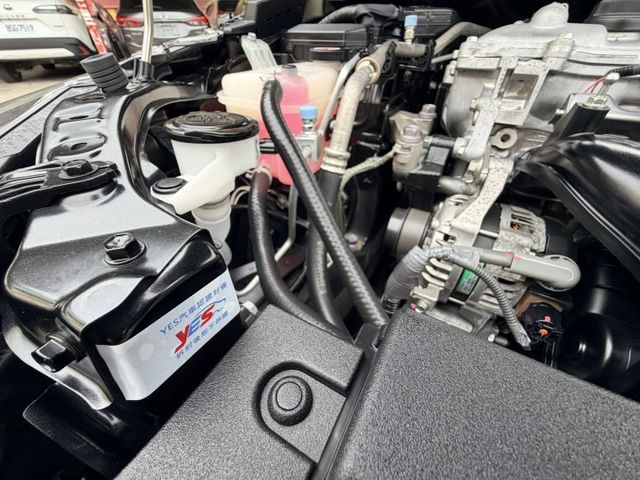 原鈑件 里程跑多 反應價格回饋 6氣囊 ESP ACC自動跟車 車道維持 倒車後視鏡自動調整  第17張相片