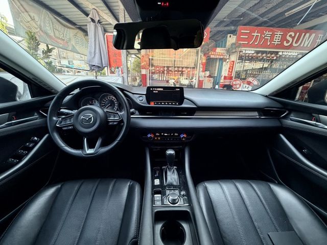 小改款全速域 一手漂亮車 無菸內裝/原廠保養 雙電動椅 i-Key 電子手煞 原廠環景  第5張相片