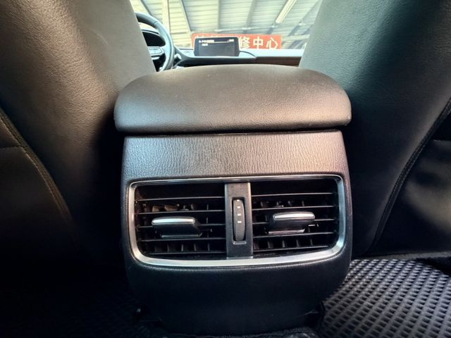 小改款全速域 一手漂亮車 無菸內裝/原廠保養 雙電動椅 i-Key 電子手煞 原廠環景  第13張相片