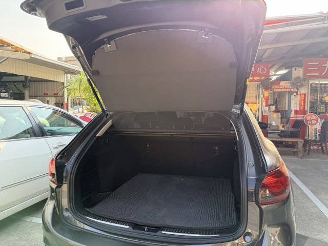 小改款全速域 一手漂亮車 無菸內裝/原廠保養 雙電動椅 i-Key 電子手煞 原廠環景  第16張相片