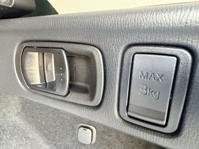 小改款全速域 一手漂亮車 無菸內裝/原廠保養 雙電動椅 i-Key 電子手煞 原廠環景  第17張相片