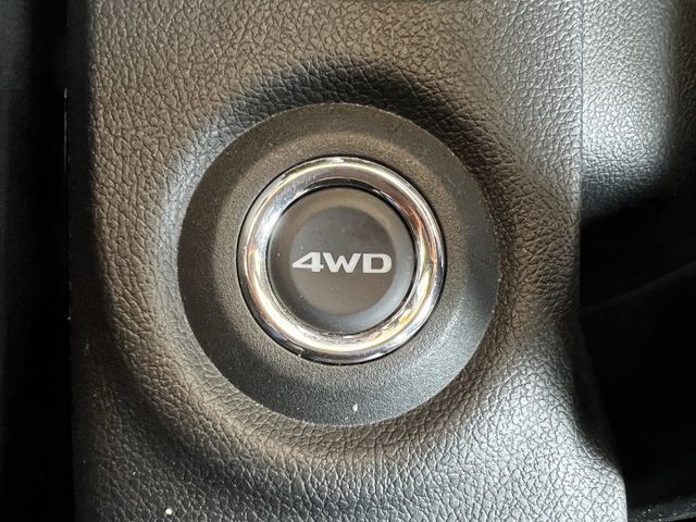 4ＷD 七氣囊 巡跡 無菸車 原鈑件認證 里程合約保證 可全貸 高雄二手車推薦  第3張相片