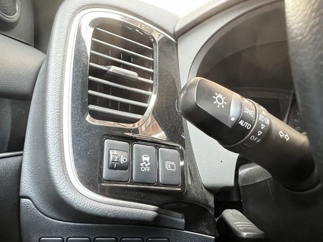 4ＷD 七氣囊 巡跡 無菸車 原鈑件認證 里程合約保證 可全貸 高雄二手車推薦  第7張相片