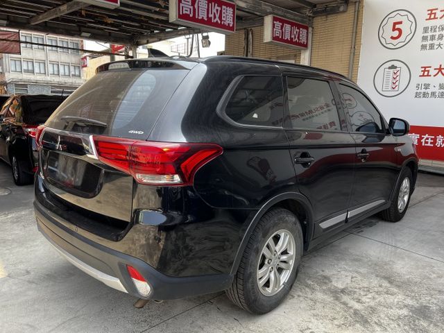 4ＷD 七氣囊 巡跡 無菸車 原鈑件認證 里程合約保證 可全貸 高雄二手車推薦  第8張相片